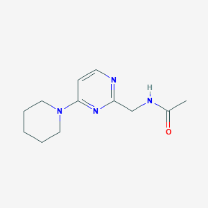 molecular formula C12H18N4O B2532690 N-((4-(piperidin-1-yl)pyrimidin-2-yl)methyl)acetamide CAS No. 1796992-70-5