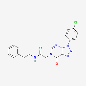 molecular formula C20H17ClN6O2 B2533128 N-feniletilacetamina de 2-(3-(4-clorofenil)-7-oxo-3H-[1,2,3]triazolo[4,5-d]pirimidin-6(7H)-il) CAS No. 893942-90-0