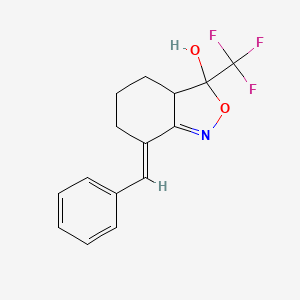 molecular formula C15H14F3NO2 B2533282 (7E)-7-benzylidene-3-(trifluoromethyl)-3a,4,5,6-tetrahydro-2,1-benzoxazol-3-ol CAS No. 479499-03-1