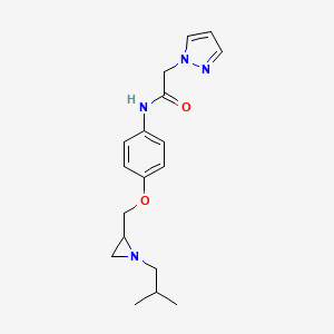 molecular formula C18H24N4O2 B2534318 N-[4-[[1-(2-Methylpropyl)aziridin-2-yl]methoxy]phenyl]-2-pyrazol-1-ylacetamide CAS No. 2418659-95-5