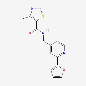 molecular formula C15H13N3O2S B2534476 N-((2-(呋喃-2-基)吡啶-4-基)甲基)-4-甲基噻唑-5-甲酰胺 CAS No. 2034439-76-2