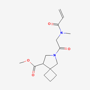 B2535322 Methyl 6-[2-[methyl(prop-2-enoyl)amino]acetyl]-6-azaspiro[3.4]octane-8-carboxylate CAS No. 2361727-99-1