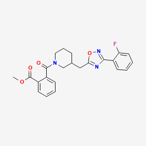 molecular formula C23H22FN3O4 B2535689 Methyl 2-(3-((3-(2-fluorophenyl)-1,2,4-oxadiazol-5-yl)methyl)piperidine-1-carbonyl)benzoate CAS No. 1705938-05-1