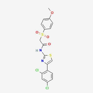molecular formula C18H14Cl2N2O4S2 B2535783 N-(4-(2,4-二氯苯基)噻唑-2-基)-2-((4-甲氧基苯基)磺酰基)乙酰胺 CAS No. 922952-90-7