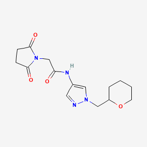 molecular formula C15H20N4O4 B2536948 2-(2,5-dioxopyrrolidin-1-yl)-N-(1-((tetrahydro-2H-pyran-2-yl)methyl)-1H-pyrazol-4-yl)acetamide CAS No. 2034373-32-3