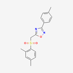 molecular formula C18H18N2O3S B2537110 5-(((2,4-ジメチルフェニル)スルホニル)メチル)-3-(p-トリル)-1,2,4-オキサジアゾール CAS No. 1105199-23-2