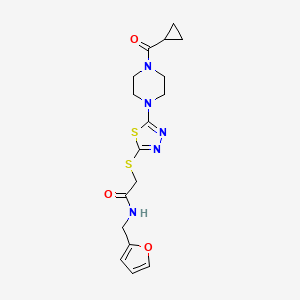 molecular formula C17H21N5O3S2 B2537230 N-(furan-2-ylméthyl)-2-((5-(4-(cyclopropanecarbonyl)pipérazin-1-yl)-1,3,4-thiadiazol-2-yl)thio)acétamide CAS No. 1206988-88-6