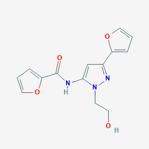 molecular formula C14H13N3O4 B2537496 N-(3-(呋喃-2-基)-1-(2-羟乙基)-1H-吡唑-5-基)呋喃-2-甲酰胺 CAS No. 1219911-99-5