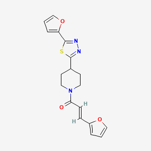 molecular formula C18H17N3O3S B2538102 (E)-3-(furan-2-yl)-1-(4-(5-(furan-2-yl)-1,3,4-thiadiazol-2-yl)piperidin-1-yl)prop-2-en-1-one CAS No. 1351663-76-7