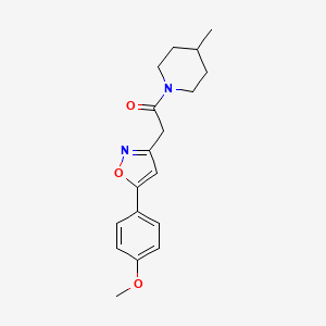 molecular formula C18H22N2O3 B2538222 2-(5-(4-Methoxyphenyl)isoxazol-3-yl)-1-(4-methylpiperidin-1-yl)ethanone CAS No. 953139-52-1