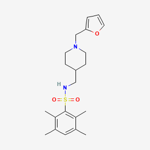 molecular formula C21H30N2O3S B2538802 N-((1-(furan-2-ylmethyl)piperidin-4-yl)methyl)-2,3,5,6-tetramethylbenzenesulfonamide CAS No. 953230-46-1