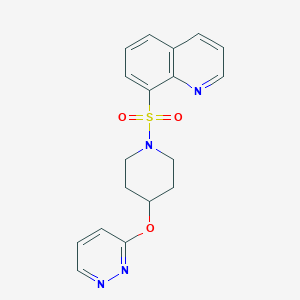 molecular formula C18H18N4O3S B2539645 8-((4-(Pyridazin-3-yloxy)piperidin-1-yl)sulfonyl)quinoline CAS No. 1797596-53-2