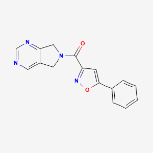 molecular formula C16H12N4O2 B2539946 (5-phenylisoxazol-3-yl)(5H-pyrrolo[3,4-d]pyrimidin-6(7H)-yl)methanone CAS No. 1448131-23-4