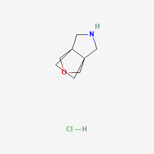 molecular formula C8H14ClNO B2541614 Clorhidrato de dihidro-1H,3H,4H-3a,6a-etanofuro[3,4-c]pirrol CAS No. 2155854-83-2