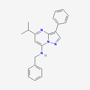 molecular formula C22H22N4 B2541712 N-benzyl-3-phenyl-5-(propan-2-yl)pyrazolo[1,5-a]pyrimidin-7-amine CAS No. 890628-60-1