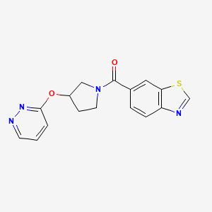 molecular formula C16H14N4O2S B2543464 ベンゾ[d]チアゾール-6-イル(3-(ピリダジン-3-イルオキシ)ピロリジン-1-イル)メタノン CAS No. 2034529-17-2