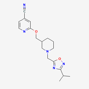 2-[[1-[(3-Propan-2-yl-1,2,4-oxadiazol-5-yl)methyl]piperidin-3-yl]methoxy]pyridine-4-carbonitrile