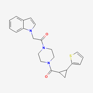 molecular formula C22H23N3O2S B2545322 2-(1H-吲哚-1-基)-1-(4-(2-(噻吩-2-基)环丙烷羰基)哌嗪-1-基)乙酮 CAS No. 1211619-19-0