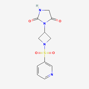 molecular formula C11H12N4O4S B2545579 3-(1-(Pyridin-3-ylsulfonyl)azetidin-3-yl)imidazolidine-2,4-dione CAS No. 2034365-49-4