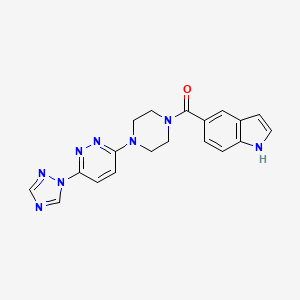 molecular formula C19H18N8O B2545661 (4-(6-(1H-1,2,4-triazol-1-yl)pyridazin-3-yl)piperazin-1-yl)(1H-indol-5-yl)methanone CAS No. 2034377-81-4