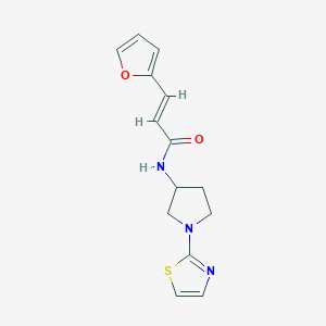 molecular formula C14H15N3O2S B2545895 (E)-3-(furan-2-yl)-N-(1-(thiazol-2-yl)pyrrolidin-3-yl)acrylamide CAS No. 1798401-41-8