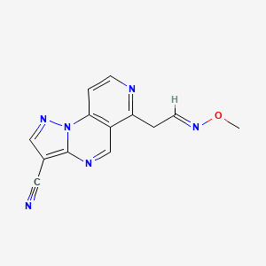 molecular formula C13H10N6O B2545916 10-[(2E)-2-(甲氧基亚氨基)乙基]-2,3,7,11-四氮杂三环[7.4.0.0^{2,6}]十三-1(9),3,5,7,10,12-六烯-5-腈 CAS No. 303144-80-1