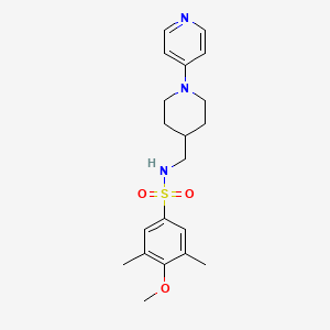 molecular formula C20H27N3O3S B2546001 4-メトキシ-3,5-ジメチル-N-((1-(ピリジン-4-イル)ピペリジン-4-イル)メチル)ベンゼンスルホンアミド CAS No. 2034587-81-8