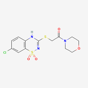 molecular formula C13H14ClN3O4S2 B2546114 2-((7-クロロ-1,1-ジオキシド-4H-ベンゾ[e][1,2,4]チアジアジン-3-イル)チオ)-1-モルホリノエタノン CAS No. 899944-14-0