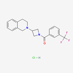 molecular formula C20H20ClF3N2O B2546150 Clorhidrato de 2-{1-[3-(trifluorometil)benzoil]azetidin-3-il}-1,2,3,4-tetrahidroisoquinolina CAS No. 2034486-37-6