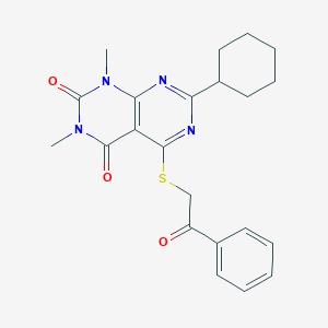 molecular formula C22H24N4O3S B2546210 7-cyclohexyl-1,3-dimethyl-5-((2-oxo-2-phenylethyl)thio)pyrimido[4,5-d]pyrimidine-2,4(1H,3H)-dione CAS No. 872627-50-4