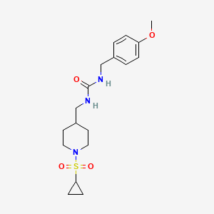 molecular formula C18H27N3O4S B2546344 1-((1-(Ciclopropilsulfonil)piperidin-4-il)metil)-3-(4-metoxibencil)urea CAS No. 1235002-08-0