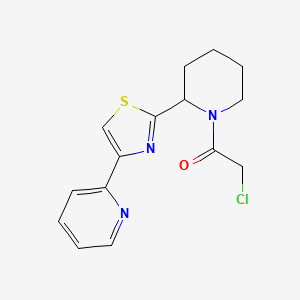 molecular formula C15H16ClN3OS B2546354 2-Chloro-1-[2-(4-pyridin-2-yl-1,3-thiazol-2-yl)piperidin-1-yl]ethanone CAS No. 2411256-04-5