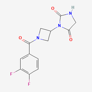 molecular formula C13H11F2N3O3 B2546576 3-(1-(3,4-二氟苯甲酰)氮杂环丁-3-基)咪唑烷-2,4-二酮 CAS No. 2034495-37-7