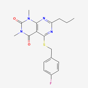 molecular formula C18H19FN4O2S B2547367 5-[(4-Fluorophenyl)methylsulfanyl]-1,3-dimethyl-7-propylpyrimido[4,5-d]pyrimidine-2,4-dione CAS No. 863002-51-1
