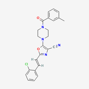 molecular formula C24H21ClN4O2 B2547400 (E)-2-(2-氯苯乙烯基)-5-(4-(3-甲基苯甲酰)哌嗪-1-基)恶唑-4-腈 CAS No. 941008-46-4