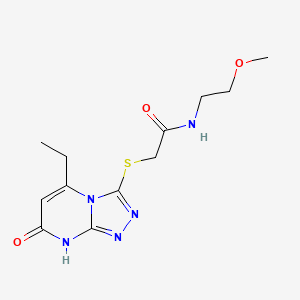 molecular formula C12H17N5O3S B2547496 2-((5-エチル-7-オキソ-7,8-ジヒドロ-[1,2,4]トリアゾロ[4,3-a]ピリミジン-3-イル)チオ)-N-(2-メトキシエチル)アセトアミド CAS No. 922051-97-6