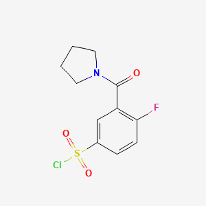 molecular formula C11H11ClFNO3S B2547575 4-氟-3-(吡咯烷-1-羰基)苯-1-磺酰氯 CAS No. 1480786-28-4