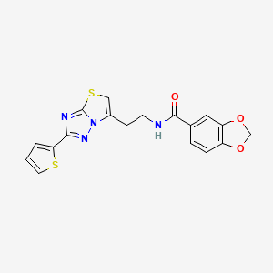 molecular formula C18H14N4O3S2 B2547611 N-(2-(2-(thiophen-2-yl)thiazolo[3,2-b][1,2,4]triazol-6-yl)ethyl)benzo[d][1,3]dioxole-5-carboxamide CAS No. 946329-40-4