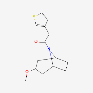 molecular formula C14H19NO2S B2547817 1-{3-metoxi-8-azabiciclo[3.2.1]octan-8-il}-2-(tiofen-3-il)etan-1-ona CAS No. 2176201-80-0