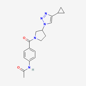 molecular formula C18H21N5O2 B2547841 N-(4-(3-(4-ciclopropil-1H-1,2,3-triazol-1-il)pirrolidin-1-carbonil)fenil)acetamida CAS No. 2034553-75-6