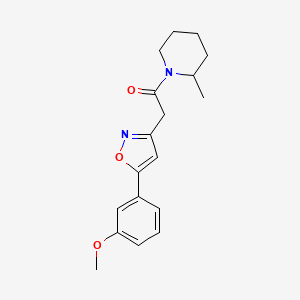 molecular formula C18H22N2O3 B2547887 2-(5-(3-Methoxyphenyl)isoxazol-3-yl)-1-(2-methylpiperidin-1-yl)ethanone CAS No. 953228-81-4
