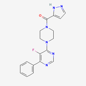 molecular formula C18H17FN6O B2548231 [4-(5-Fluoro-6-phenylpyrimidin-4-yl)piperazin-1-yl]-(1H-pyrazol-5-yl)methanone CAS No. 2415470-91-4