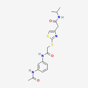 molecular formula C18H22N4O3S2 B2548848 N-(3-acetamidophenyl)-2-((4-(2-(isopropylamino)-2-oxoethyl)thiazol-2-yl)thio)acetamide CAS No. 953983-10-3