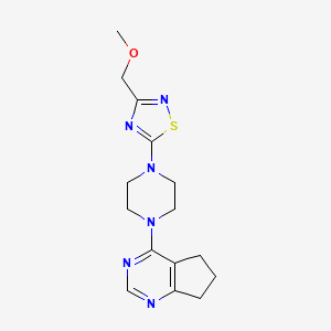 molecular formula C15H20N6OS B2549277 1-{5H,6H,7H-cyclopenta[d]pyrimidin-4-yl}-4-[3-(methoxymethyl)-1,2,4-thiadiazol-5-yl]piperazine CAS No. 2415471-97-3