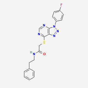 molecular formula C20H17FN6OS B2550391 2-((3-(4-氟苯基)-3H-[1,2,3]三唑并[4,5-d]嘧啶-7-基)硫代)-N-苯乙酰胺 CAS No. 863460-34-8