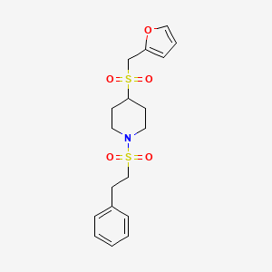 molecular formula C18H23NO5S2 B2550739 4-((呋喃-2-基甲基)磺酰基)-1-(苯乙基磺酰基)哌啶 CAS No. 1448044-67-4