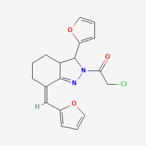 molecular formula C18H17ClN2O3 B2550942 2-chloro-1-[(7Z)-3-(furan-2-yl)-7-(furan-2-ylmethylidene)-3a,4,5,6-tetrahydro-3H-indazol-2-yl]ethanone CAS No. 380431-18-5