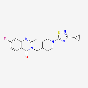 molecular formula C20H22FN5OS B2551670 3-[[1-(3-Cyclopropyl-1,2,4-thiadiazol-5-yl)piperidin-4-yl]methyl]-7-fluoro-2-methylquinazolin-4-one CAS No. 2415565-90-9