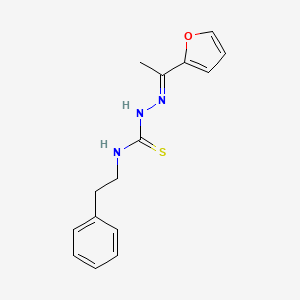 molecular formula C15H17N3OS B2551700 (2E)-2-[1-(furan-2-yl)ethylidene]-N-(2-phenylethyl)hydrazinecarbothioamide CAS No. 682790-81-4