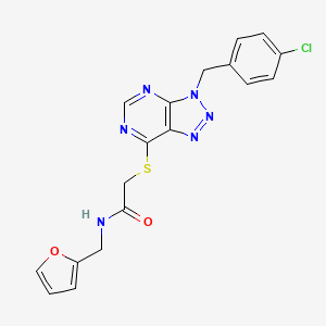 molecular formula C18H15ClN6O2S B2553344 2-((3-(4-氯苄基)-3H-[1,2,3]三唑并[4,5-d]嘧啶-7-基)硫代)-N-(呋喃-2-基甲基)乙酰胺 CAS No. 896678-35-6